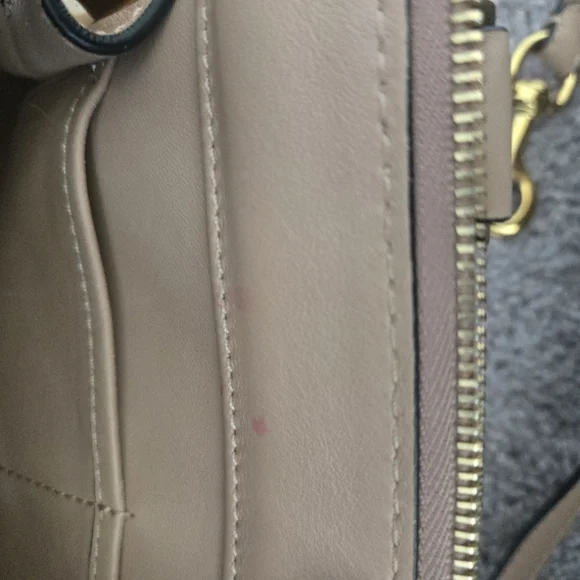 Valentino Garavani Leather Handbag with Gold Accents - Picture 7 of 17